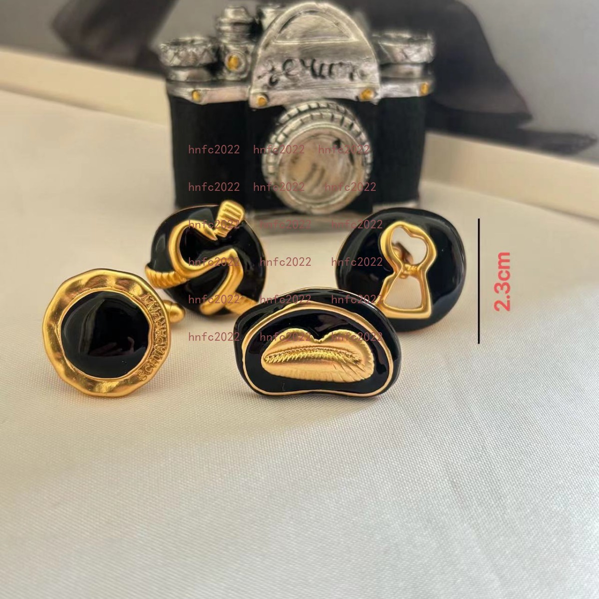 Luxurys Designers Schiaparelli Brand Cuff link High Quality Fashion Jewelry Men Womens Classic Letters Cuff links Shirt Accessories Wedding Exquisite Cufflinks