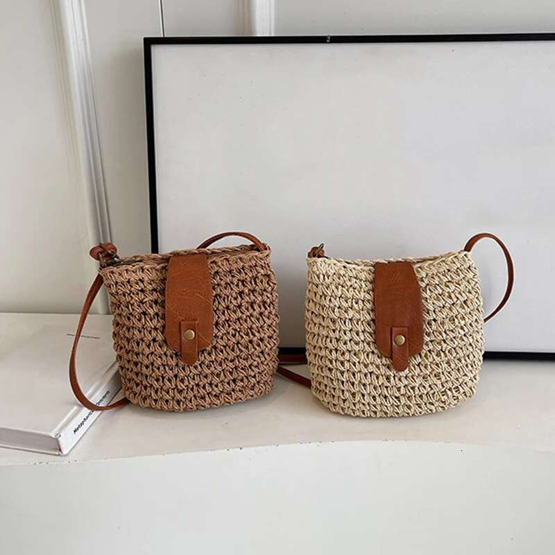 New Summer Shoulder Bag Grass Woven Crossbody Basg for Women Bohemian Beach Simple Designer Small Purses and Handbags 2024