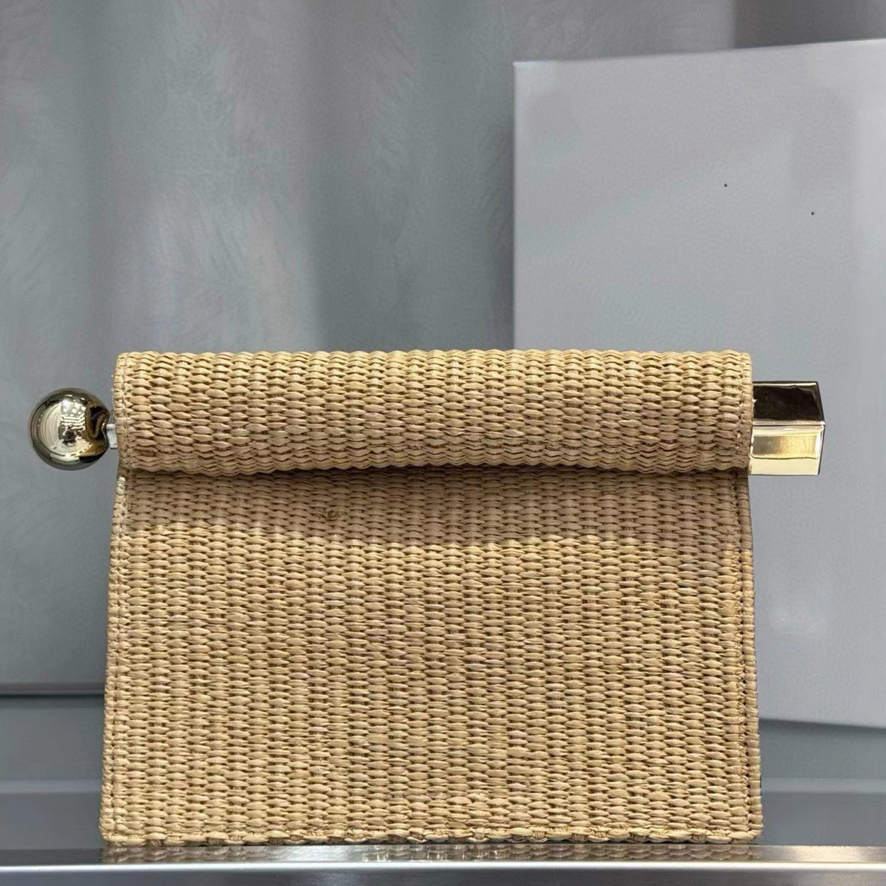 New The Rond Carre Clutch Luxury Designer Woven Straw Genuine Leather Handbag Golden Hardware Shoulder Bag Magnetic Closure Tote Bag Women Casual Shopping Purse