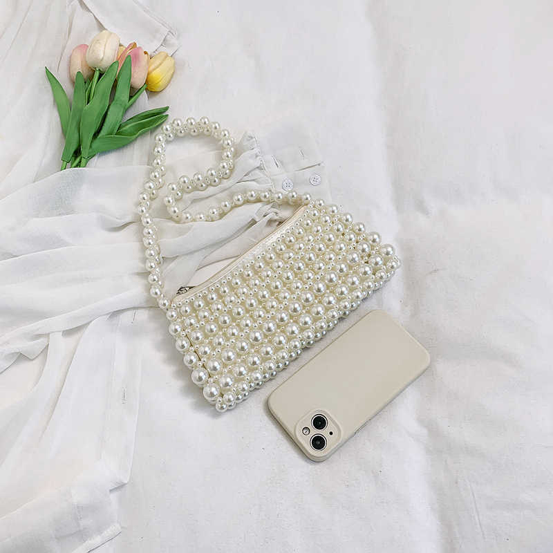 Small niche design, fashionable, simple and versatile women's shoulder bag, 2025 new cute and elegant casual handbag, white