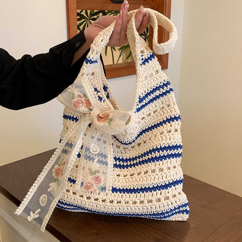 Trendy new hollow woven small fresh artistic style tote bag, niche and lazy, sweet and casual single shoulder women's bag