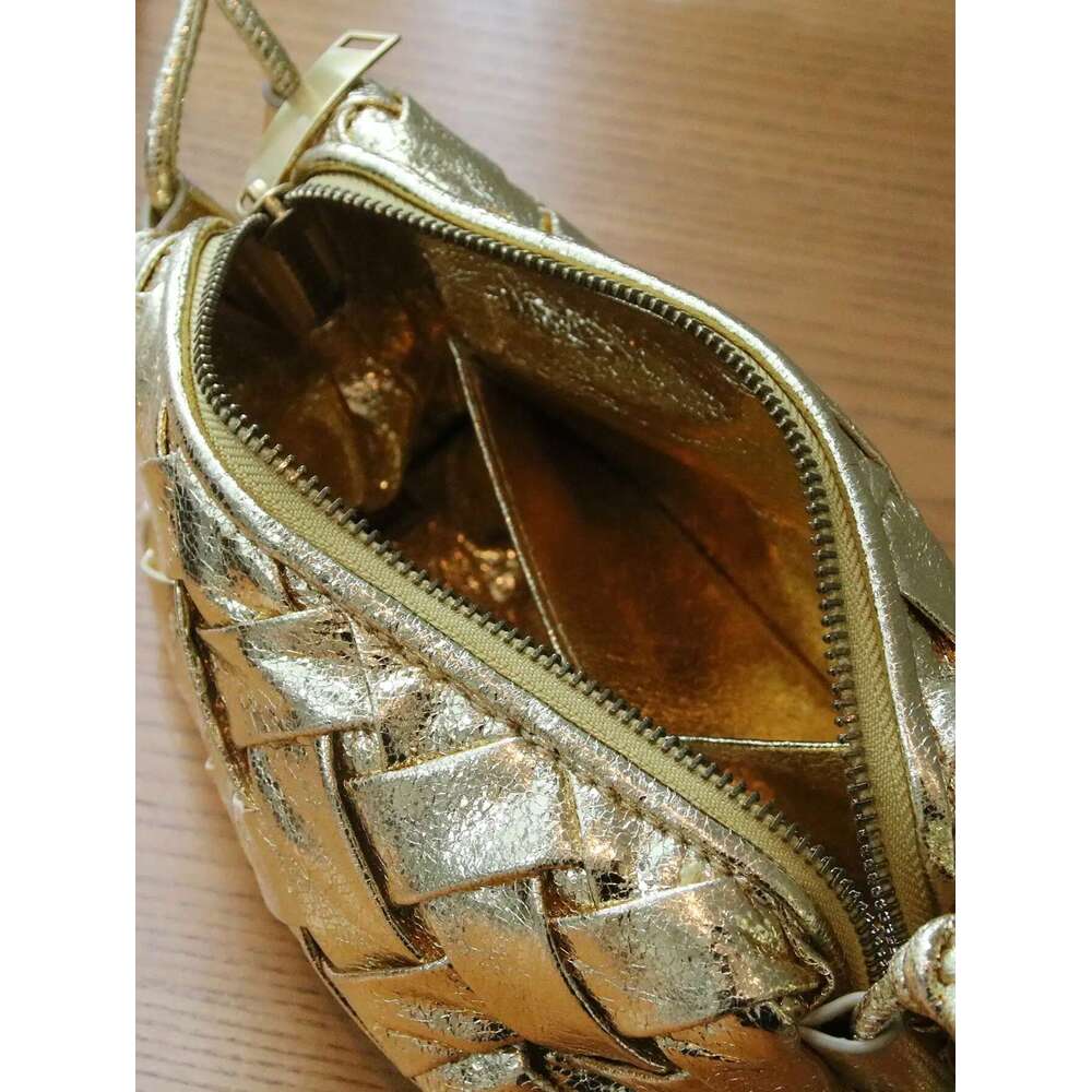 2024 New Handbag Fashion Trend Burst Crack Gold Woven Emed Slung Joker Mini Mobile Phone Bag Shoulder Str
