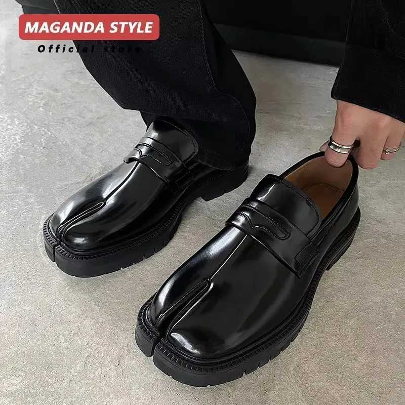 Beautiful Tabi Shoes Loafer for Men and Women Split Toe Thick Sole Casual Leather Shoes Z250508
