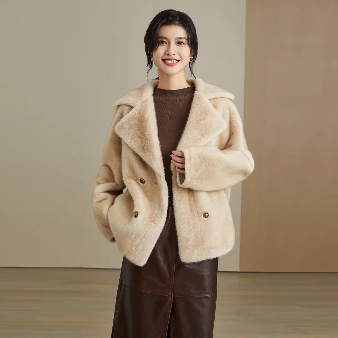 Chic Feminine Overcoats Crafted from Durable Artificial Pelts Ideal Outerwear for Chilly Seasonal Climates