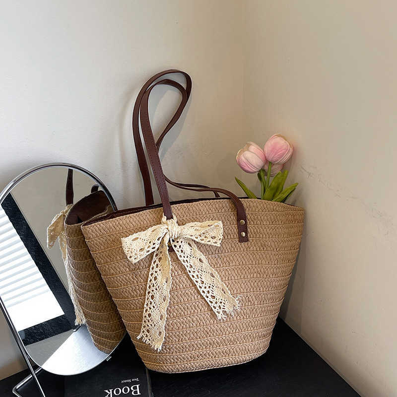 Grass woven large capacity trendy bag 2025 new tote commuting seaside vacation beach bag artistic vegetable basket bag
