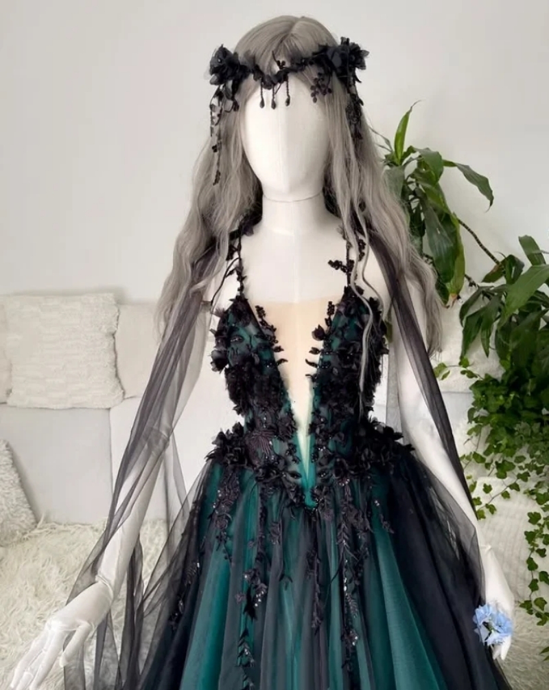 Vintage Princess Wedding Dress Dark Green And Black Gothic Bridal Gown 3D Floral Appliques Long Tulle A-Line Bride Dress Halter Backless Corset Vestid