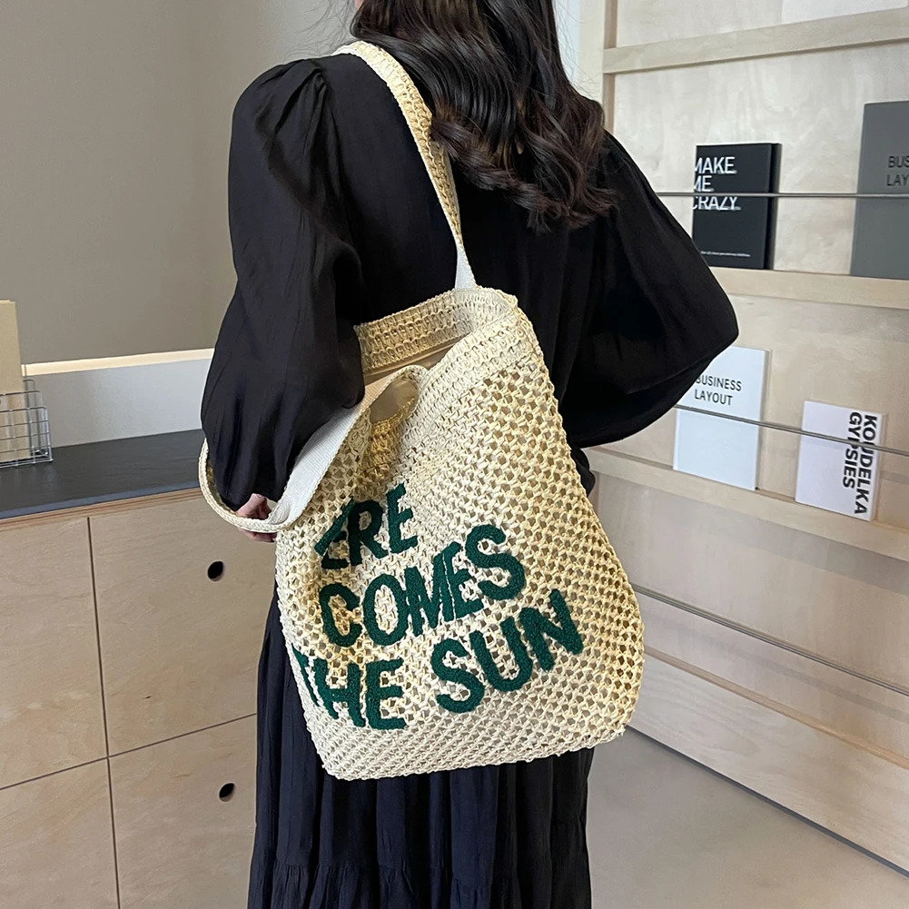 Womens crochet handbag fashionable hollow grass woven womens beach shoulder bag summer large capacity casual 250428