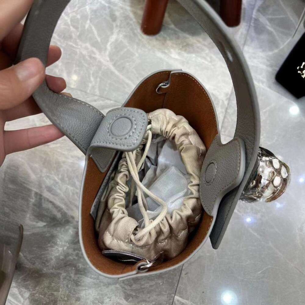 Star Style New Luo Jiagao Fixed Bucket Genuine Leather Women's Bag, Front Strap Adjustable Buckle Handbag, Single Shoulder Crossbody