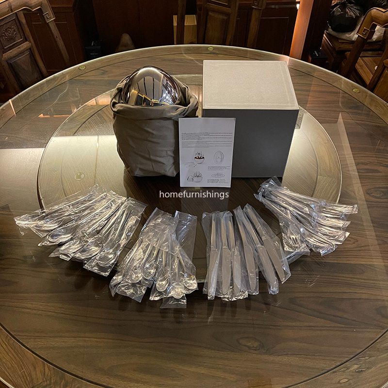 Set Posate 24 Pezzi Placcatura Argento Con Custodia a Forma di Uovo Design Elegante