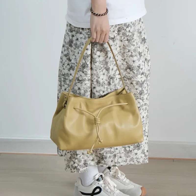 Designer Bag 2025 Niche Soft Cowhide Tote 2025 New Retro Commuter Shoulder Large Capacity Leather Women's Messenger Bag Luxury Bag