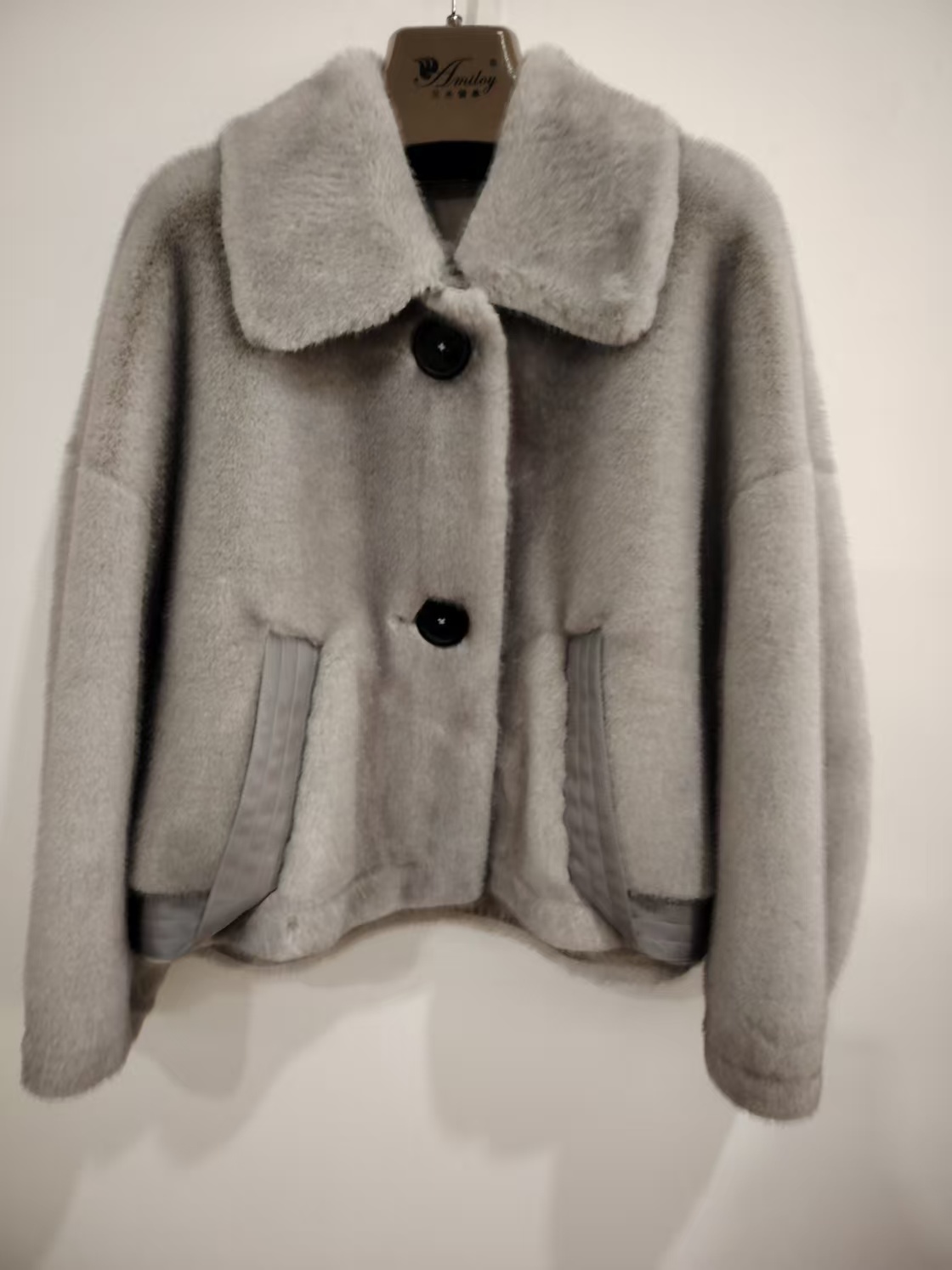 Elegant Womens Velvet Faux Fur Coat: Winter-Warmth with Style