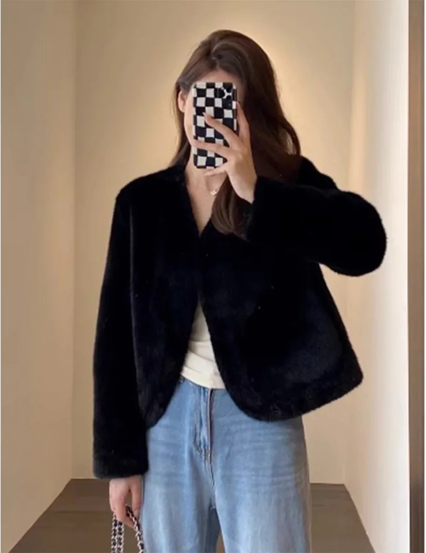 Elegant Women's Faux Fur Coat with Long Sleeves for Autumn/Winter - Warm V-neck Design