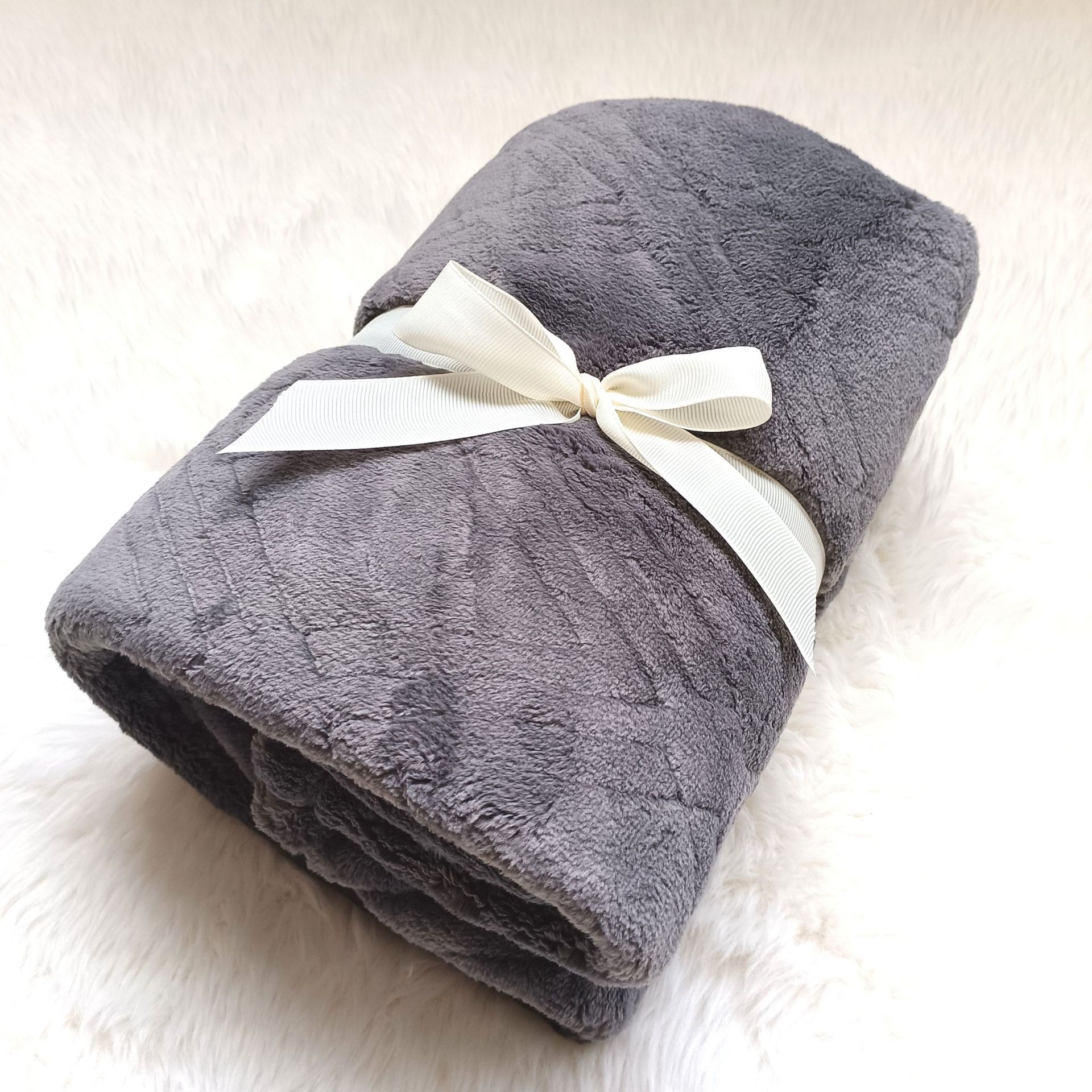 Embossed Plush Cotton Velvet Throw Rug for Cats/Dogs Stylish & Comfortable