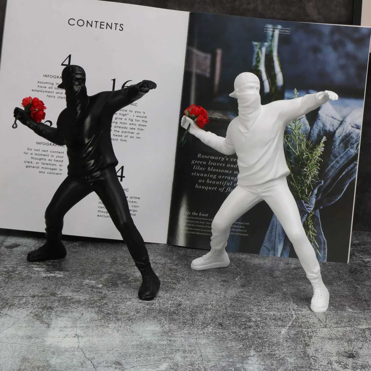 1 pc Resin Banksy Sculptures Flower Thrower Statue Bber He Decoration Desk Accessories Collectible Figurine Decorative Inter Y250509