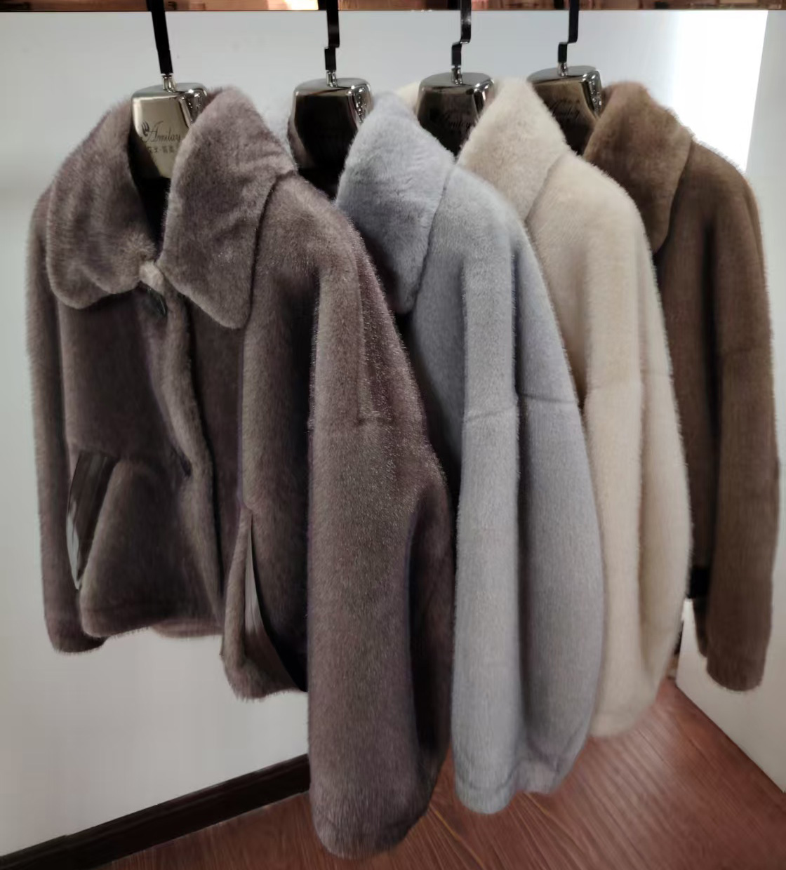 Elegant Womens Velvet Faux Fur Coat: Winter-Warmth with Style