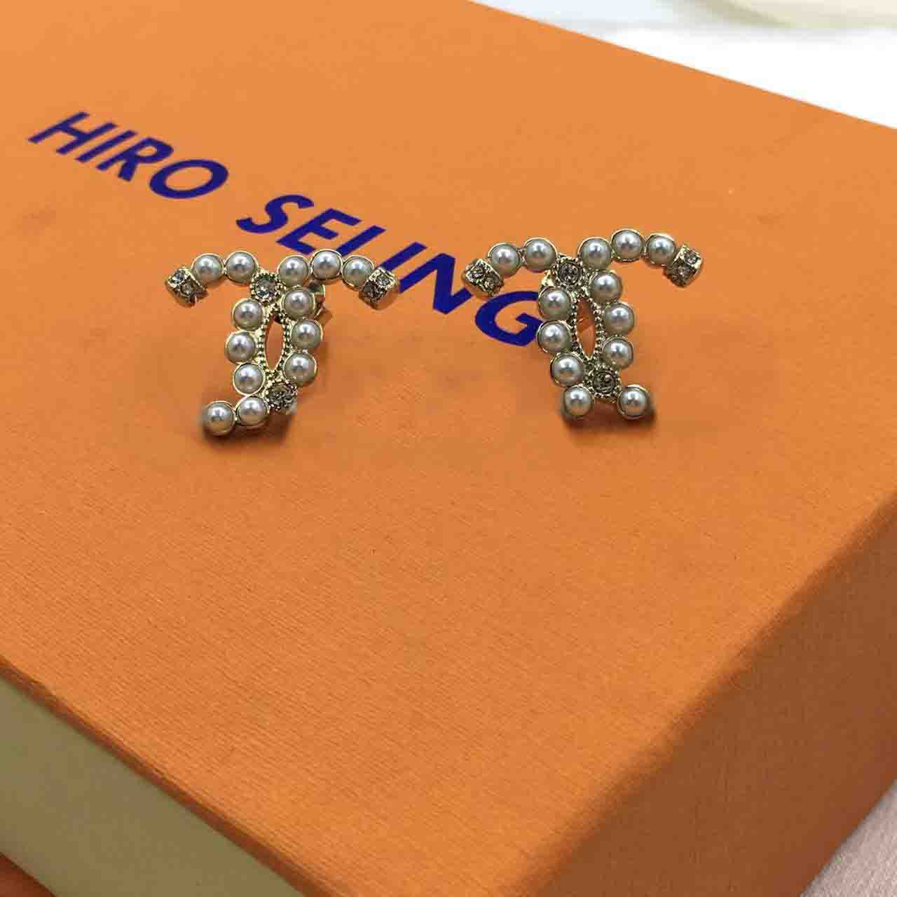 French style high end pearl earrings Designer earrings s925 silver needle Women earrings letters Elegant All match Stud titanium Steel earrings
