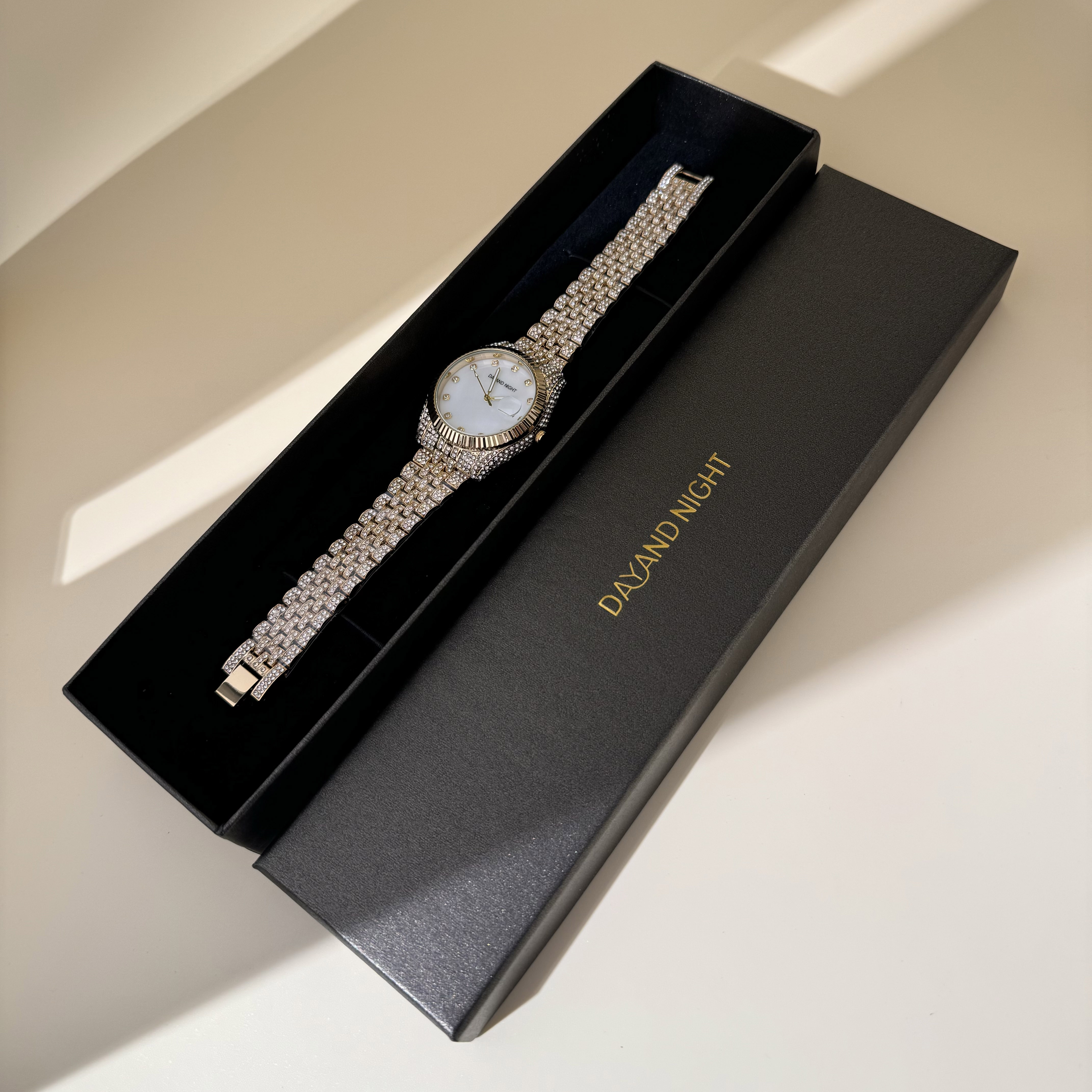 Luxury Diamond Couple's Watch | Quartz Wristwatch for Men & Women | Fashionable Dress Watch with Elegance| Perfect For Daily Wear, Evening Partie