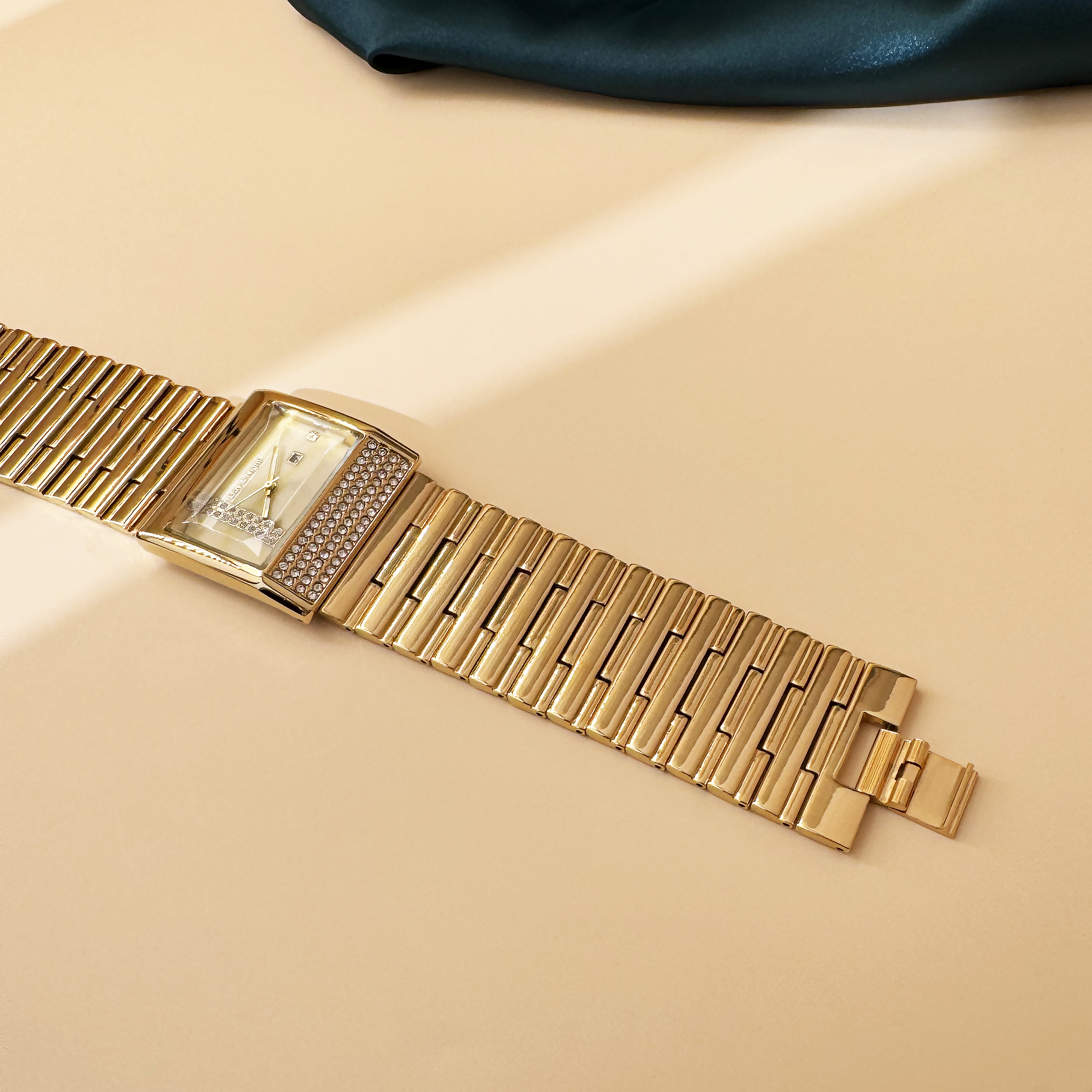 Dayand Night Brand Elegant Womens Dress Watches with Shimmering Stone Accents Ideal For Special Occasions