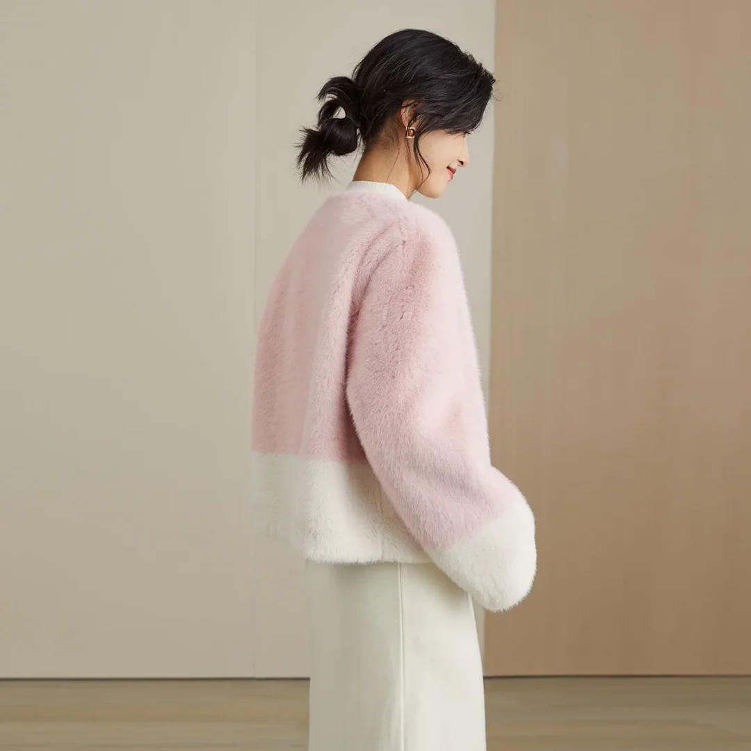 Womens Elegant Faux Fur Coat Winter Warmth & Style with Long Sleeve Detailing