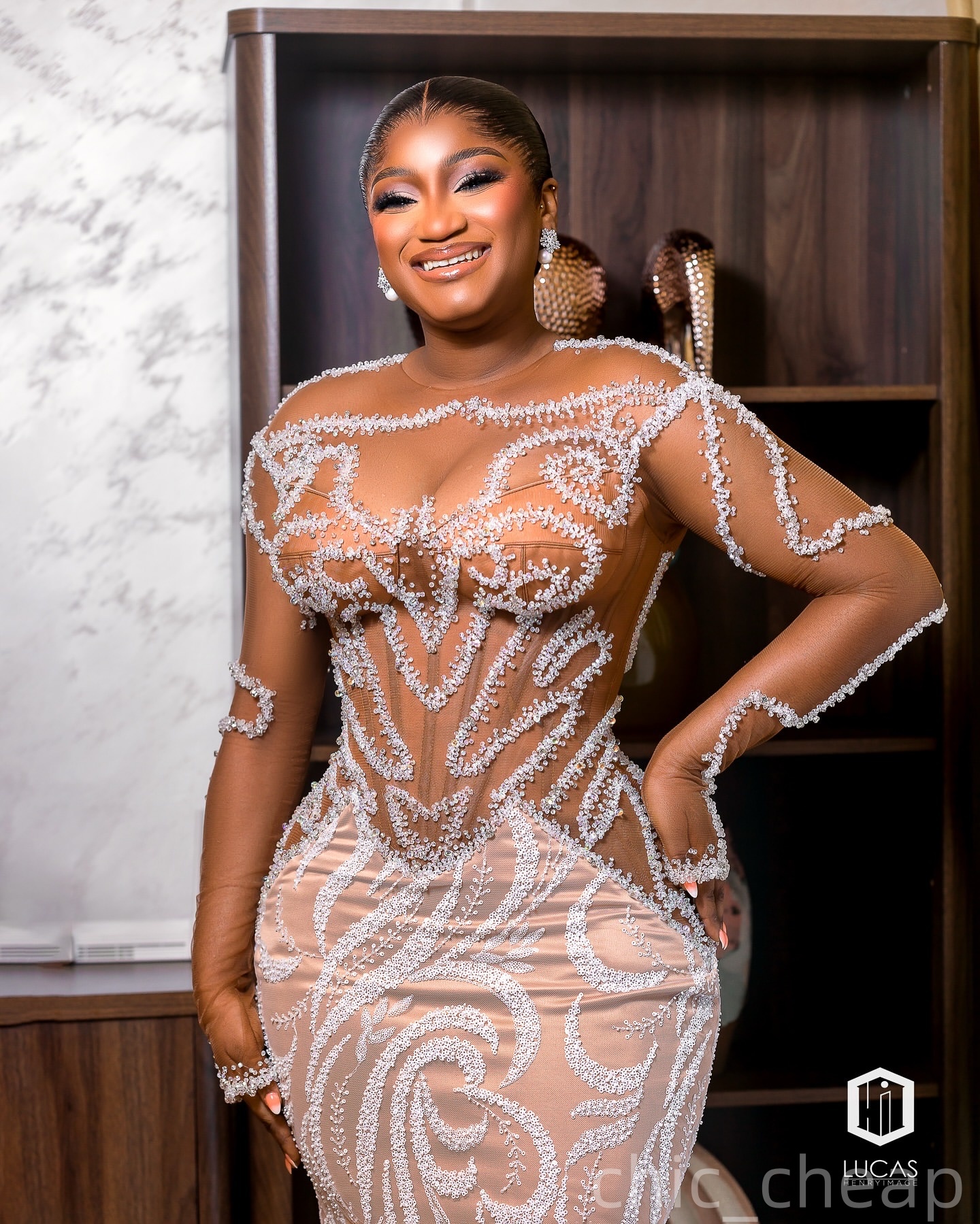 2025 Aso Ebi Plus Size Ivory Illusion Wedding Dress Beaded Full Sleeves Detachable Train Sequined Lace Bridal Gowns Dresses ZJ0657