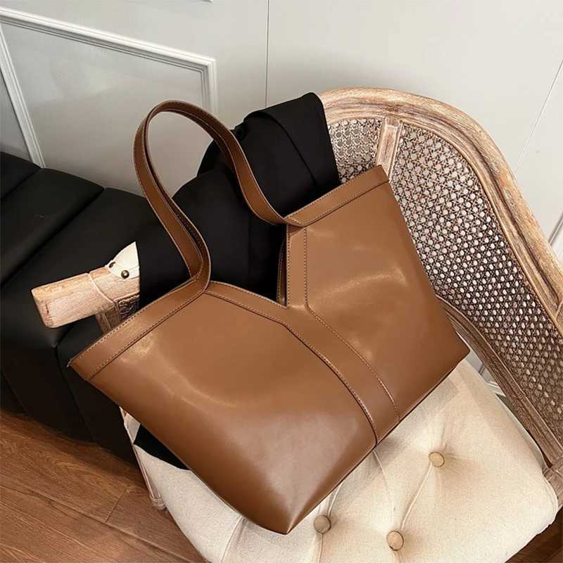 Fashion Large Capacity Tote Bag 2025 New Commuter Shoulder Bag Eco-friendly Pu Advanced Sense Of Fashion Casual Womens Bag Z250509
