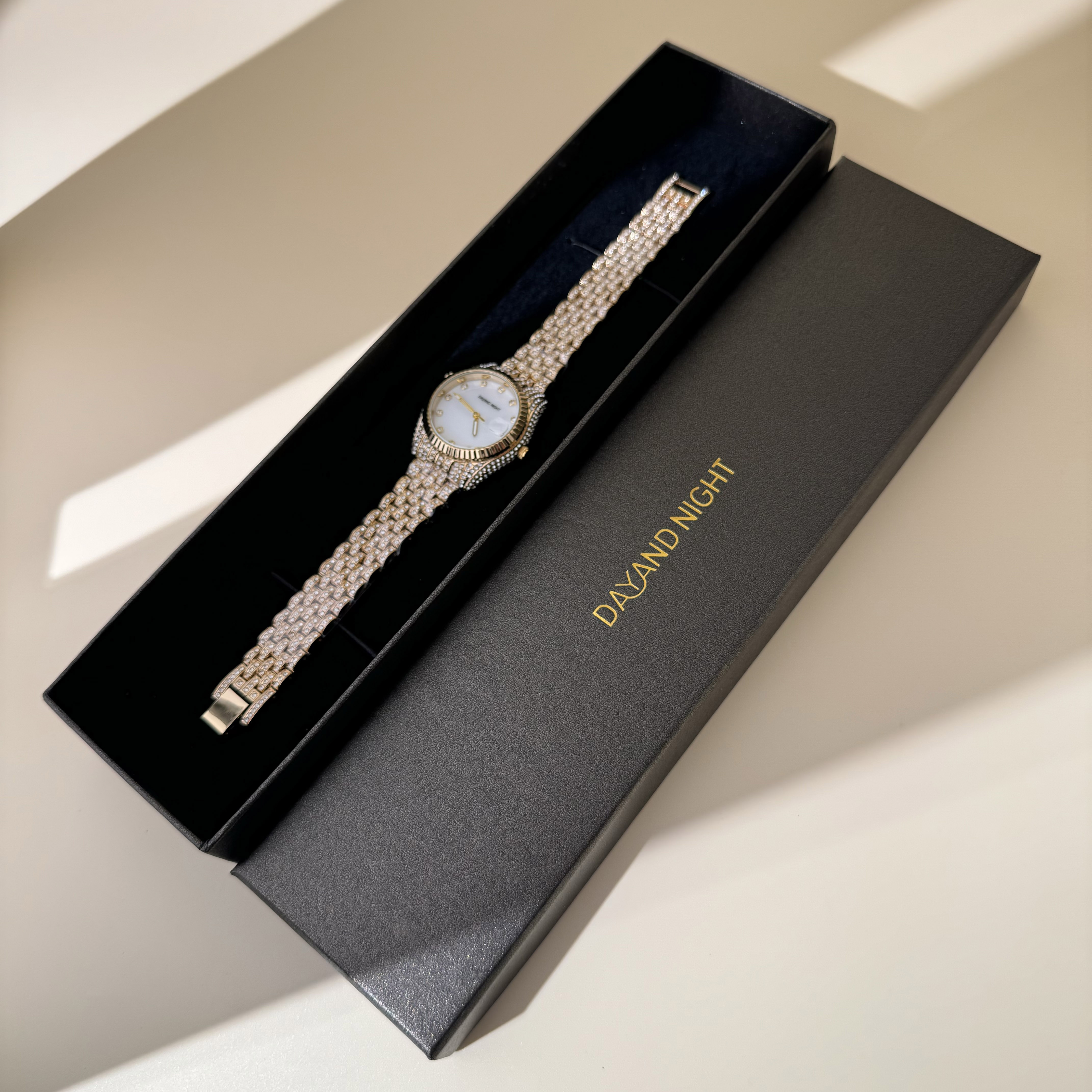 Luxury Diamond Couple's Watch | Quartz Wristwatch for Men & Women | Fashionable Dress Watch with Elegance| Perfect For Daily Wear, Evening Partie