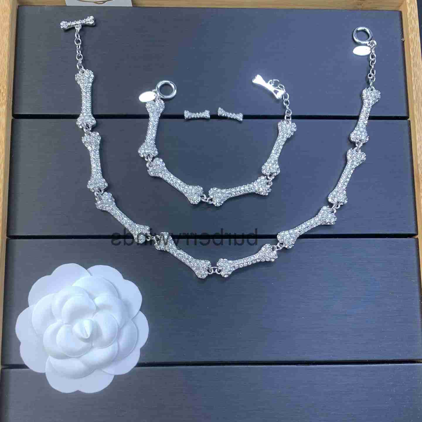 Vivienmelies West Wood You Are My Flesh Bone Personality Bracelet Earrings Western Empress Dowager Full of Diamonds Shining Bones Saturn Necklace Female VPE6