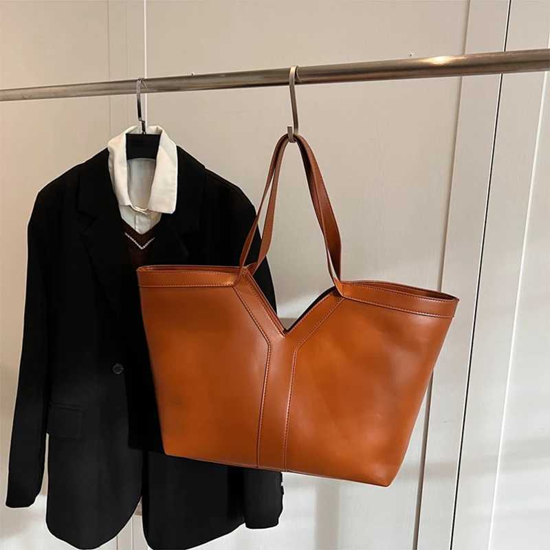 Fashion Large Capacity Tote Bag 2025 New Commuter Shoulder Bag Eco-friendly Pu Advanced Sense Of Fashion Casual Womens Bag Z250509