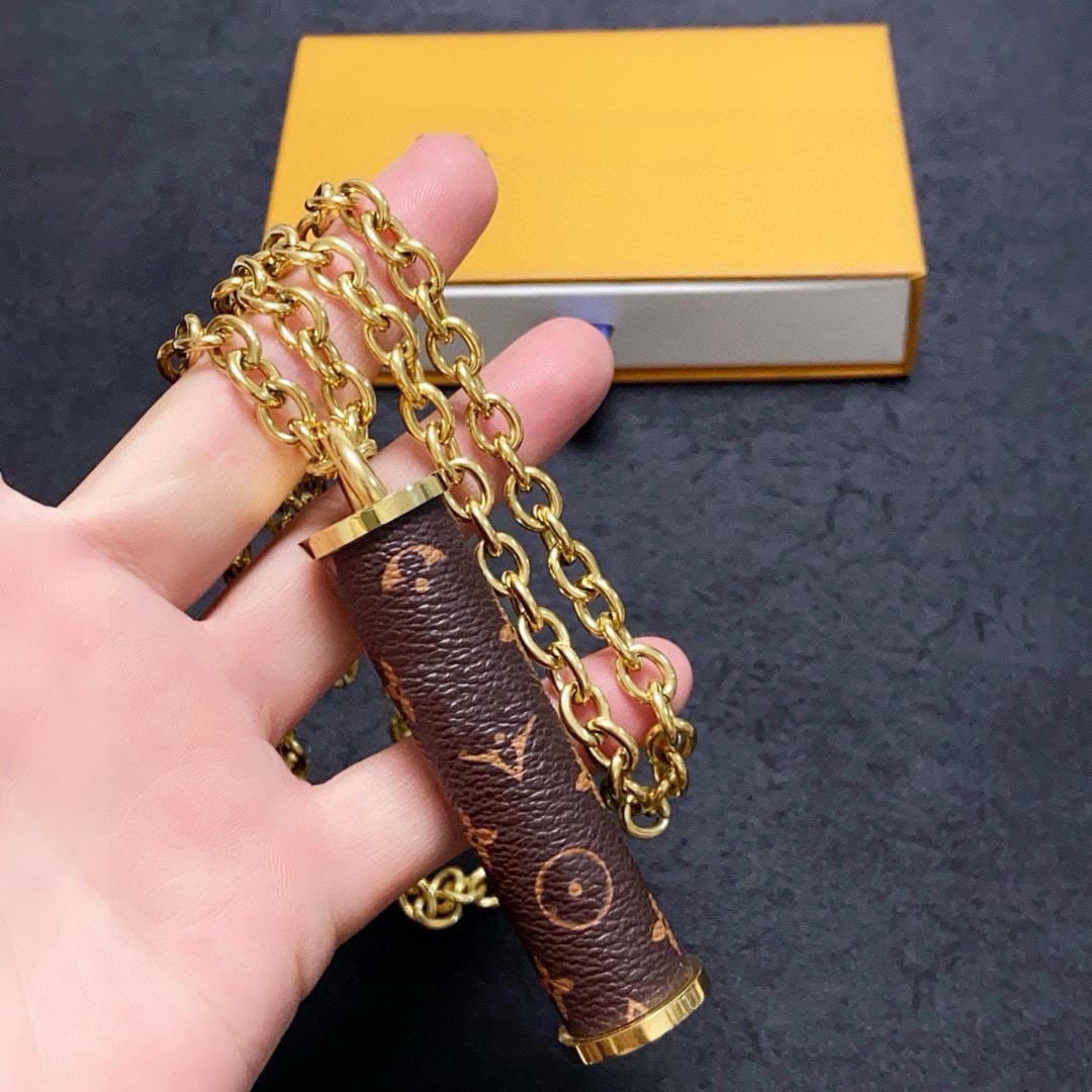 New best-selling designer necklace bucket long bar letter texture sweater chain leather long necklace style classic and fashionable high-quality jewelry