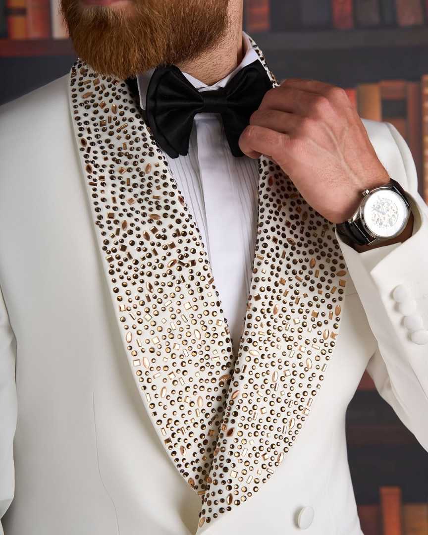 Luxury White Men Wedding Suits Peaked Lapel With Beaded Placket Ribbon Tuxedos Groom Party 2 Pieces Blazer Pants Customized Suit(Coat+Pants)