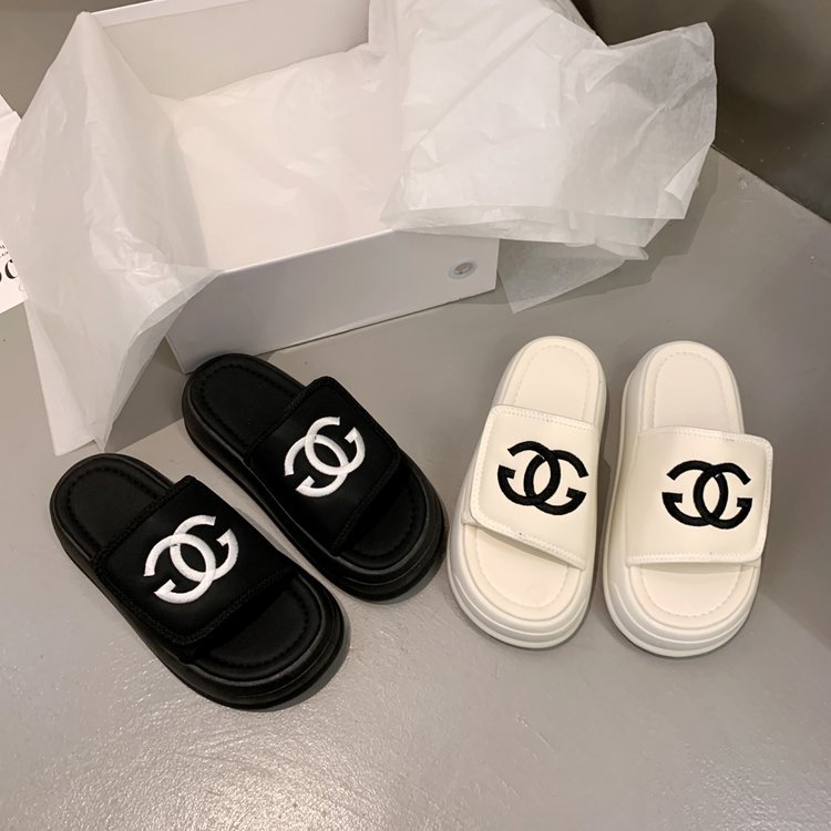 Free shipping designer Women's Summer 2025 new Small Chanel-style slippers with embroidery, versatile flip-flops, muffin thick-soled cool flip-fl