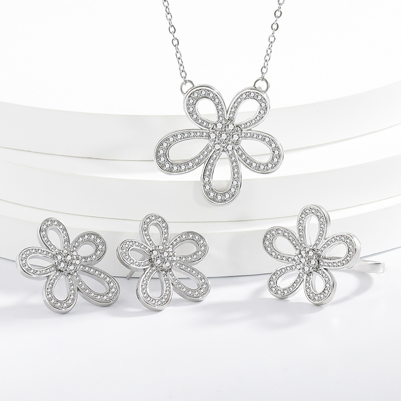 925 silver new five petal flower three piece set with luxurious diamond studded rings, necklaces, earrings, fashionable temperament for women