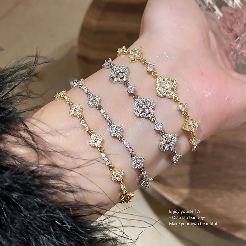 Real gold electroplated hollow flower Korean style, light , high-end feel, adjustable bracelet, fashionable commuting, versatile bracelet