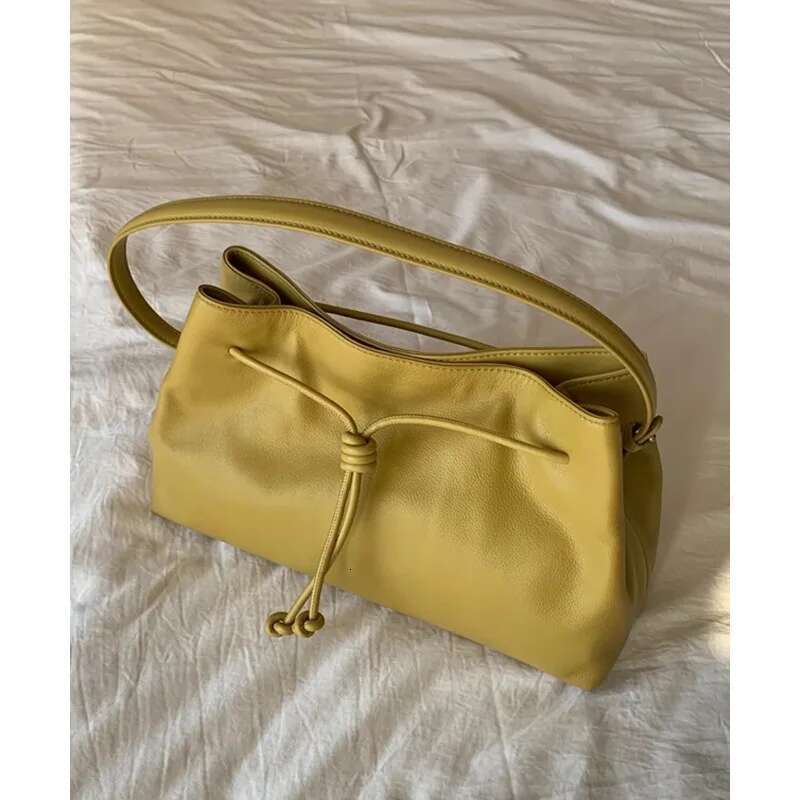 Designer Bag 2025 Niche Soft Cowhide Tote 2025 New Retro Commuter Shoulder Large Capacity Leather Women's Messenger Bag Luxury Bag