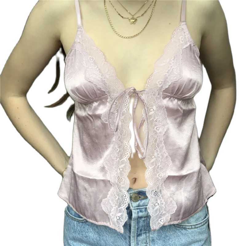 Xingqing 2024 summer lace close fitting vest top beige pink womens sleeveless V-neck slim fit vest top sweet sexy fashionable sweet crop topXJ250508