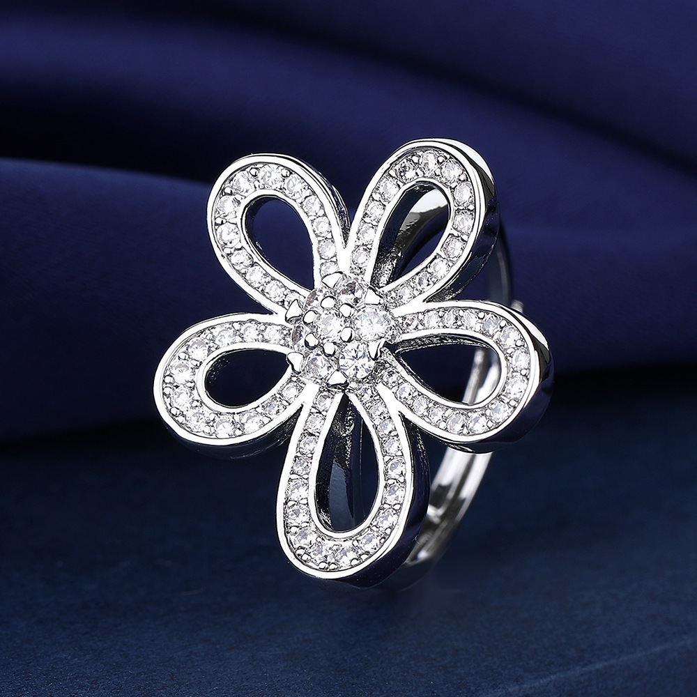925 silver new five petal flower three piece set with luxurious diamond studded rings, necklaces, earrings, fashionable temperament for women