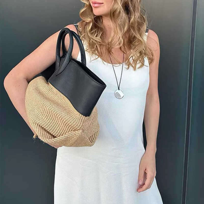 Beach Bag Summer New Beach Fashionable Vacation Style Contrasting Color Splicing Grass Woven Large Capacity Portable Tote Bag KQ