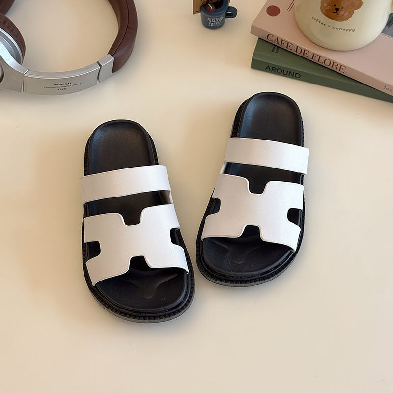 2025 children's slippers, unisex style for boys soft sole hollow-out design cool slippers for girls aged 6 - 12 fashionable beach shoes