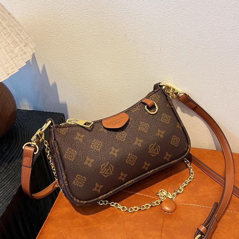 The new women's bag is a versatile and fashionable single-shoulder crossbody bag a casual and retro chain small square bag 2025s hot