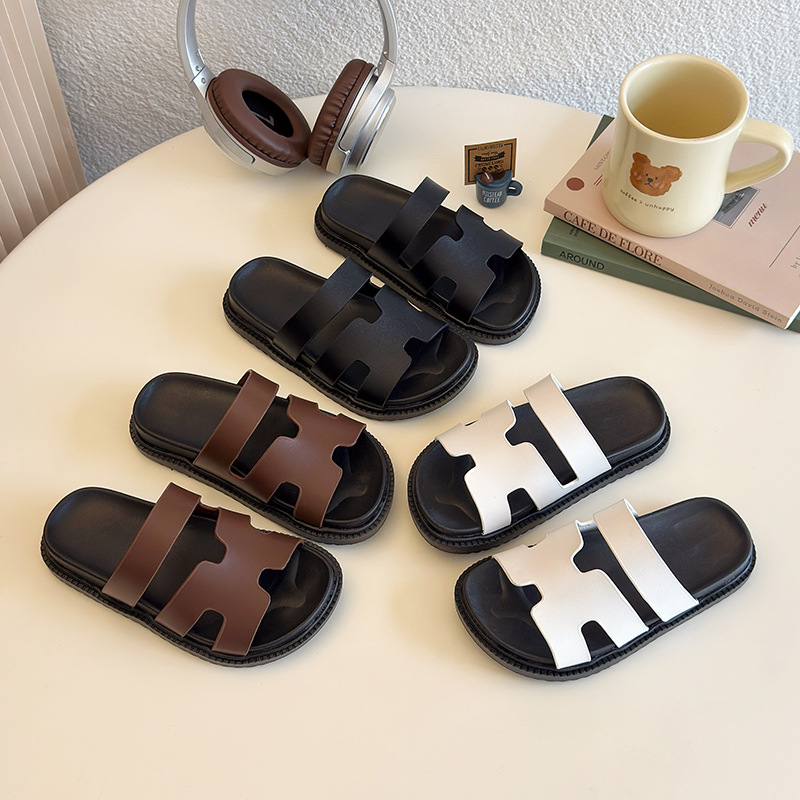 2025 children's slippers, unisex style for boys soft sole hollow-out design cool slippers for girls aged 6 - 12 fashionable beach shoes