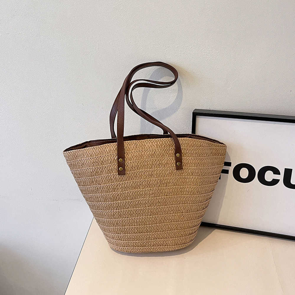 Grass woven large capacity trendy bag 2025 new tote commuting seaside vacation beach bag artistic vegetable basket bag