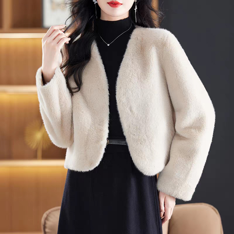 Elegant Women's Faux Fur Coat with Long Sleeves for Autumn/Winter - Warm V-neck Design