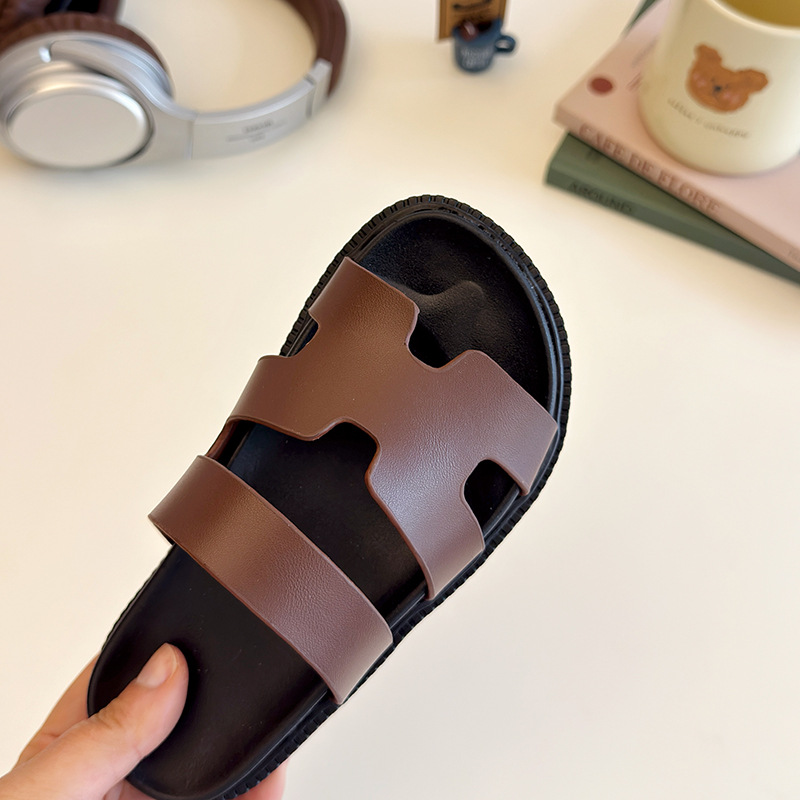 2025 children's slippers, unisex style for boys soft sole hollow-out design cool slippers for girls aged 6 - 12 fashionable beach shoes