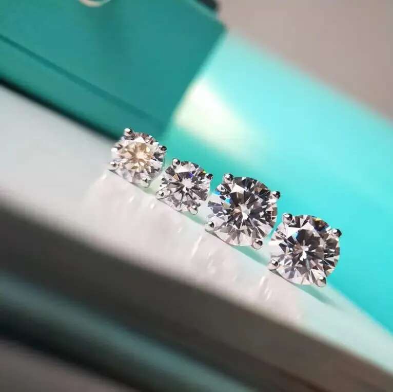 Solitaire Moissanite Dia Classical 4 Claw Stud Simple Jewelry Real 100% Sterling Sier Round Cut Zircon Party Women Wedding Earrings Gift