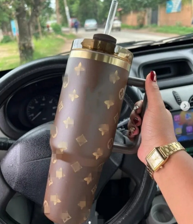 US warehouse Designer 40oz Cup Tumbler With L Letter Handle Straw Stainless Steel Car Cups With Lid Box For Valentines Gift Box Chocolate Gold GG0509