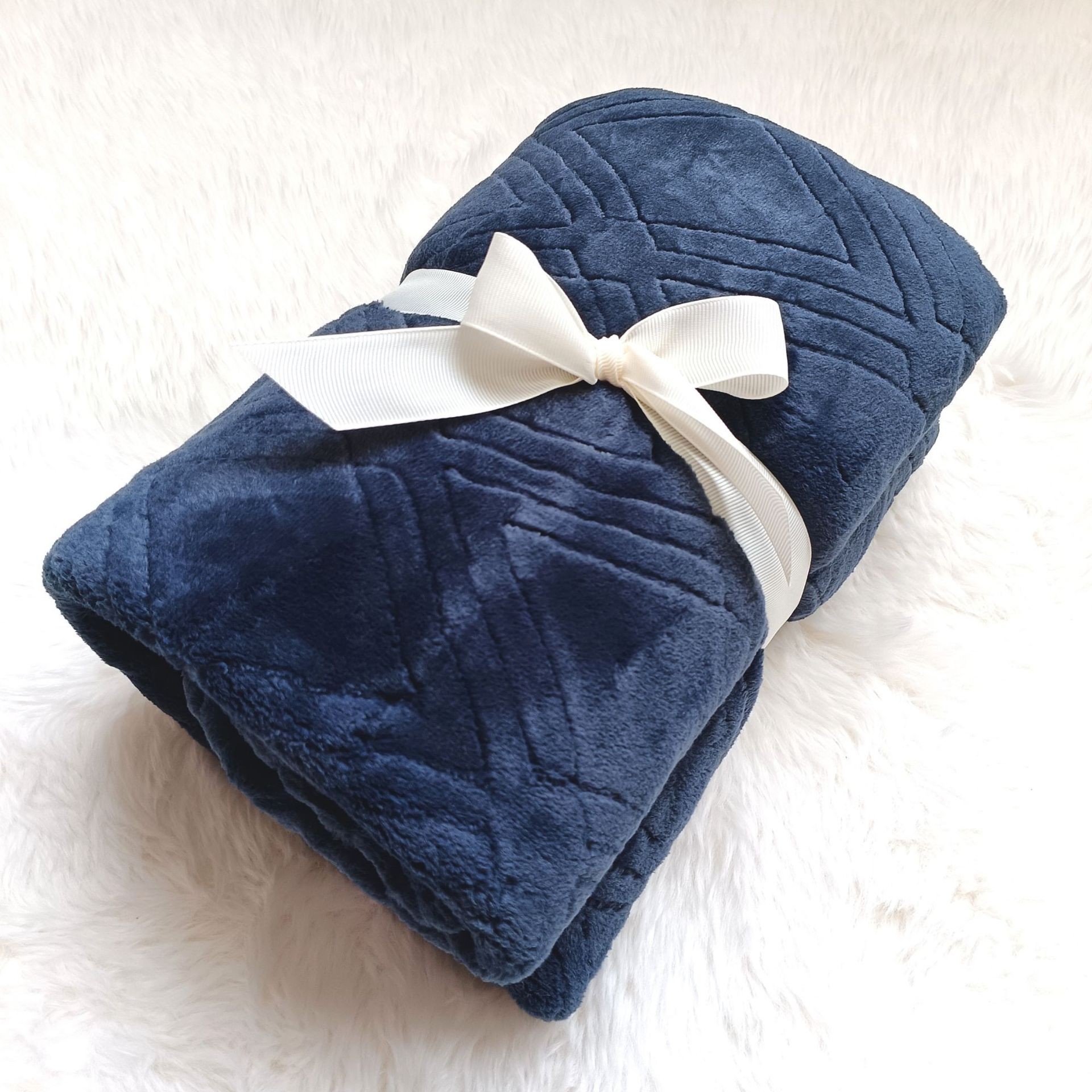 Embossed Plush Cotton Velvet Throw Rug for Cats/Dogs Stylish & Comfortable