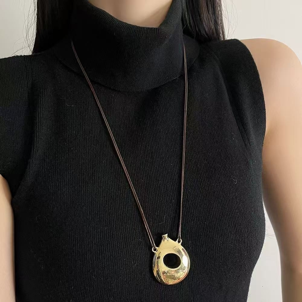 2025 Sculpture Hollow Solid Irregular perfume Bottle Pendant Small Design High Fashion Minimal Necklace Female