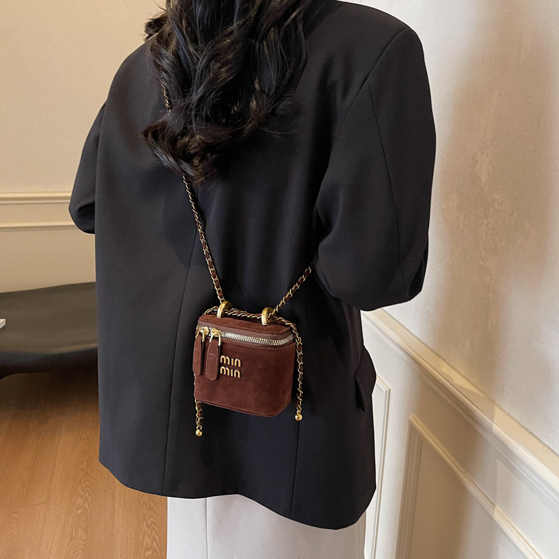 2025 Vintage Designer Mini Bucket Bag with Matte Finish and Chain Strap for Women, Fashionable Shoulder Bag