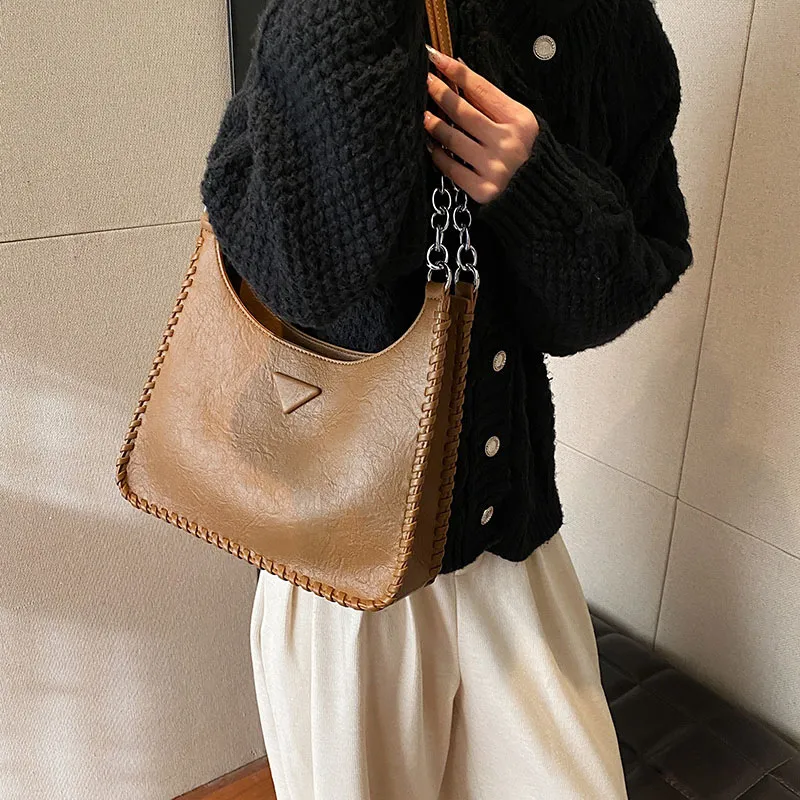 2025 New designer shoulder bags for womans printing latch handbag fashionable flap women messenger chain armpit bag