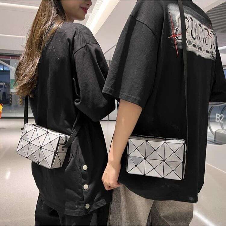 2025 new lightweight square diamond grid Cupid geometric single shoulder hand-held crossbody fashionable